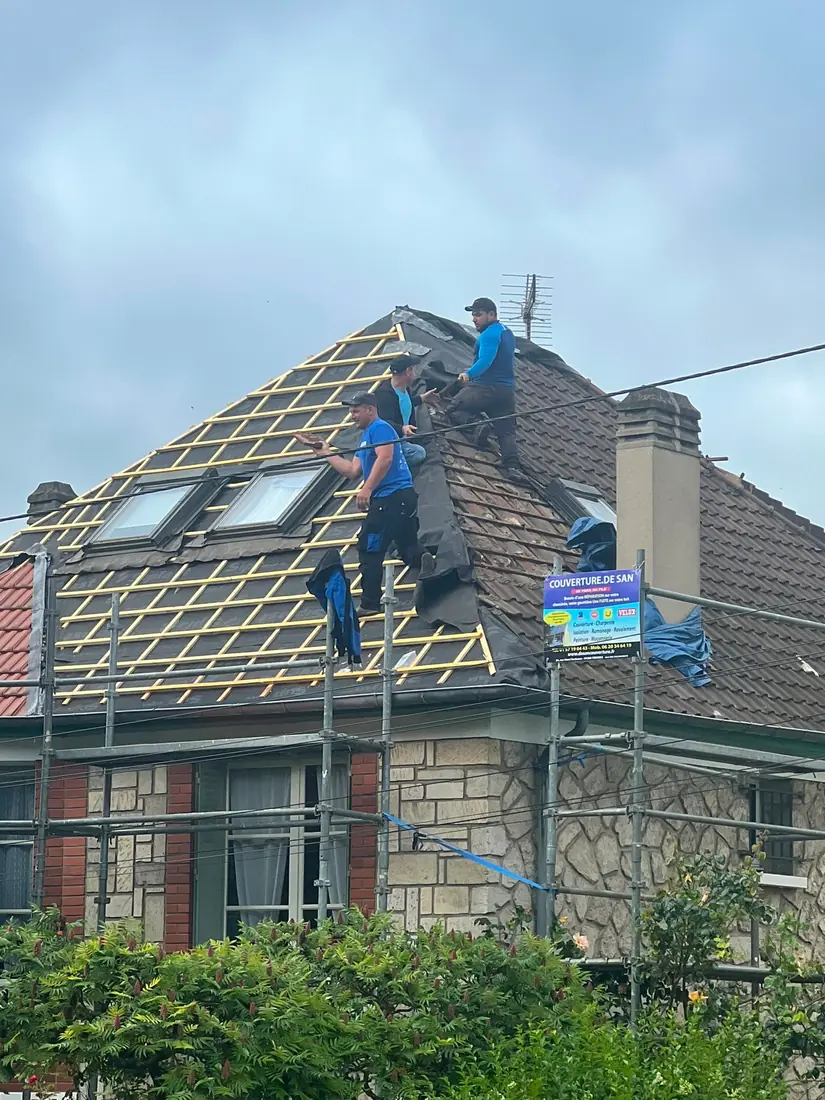 Équipe Couverture De San artisan couvreur Essonne